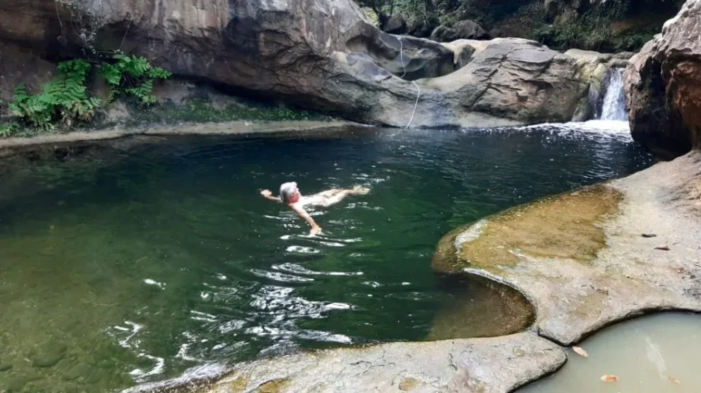 Baignade en vasque naturelle - séjour Ascension 2027, Haute Vallée de l'Aude
